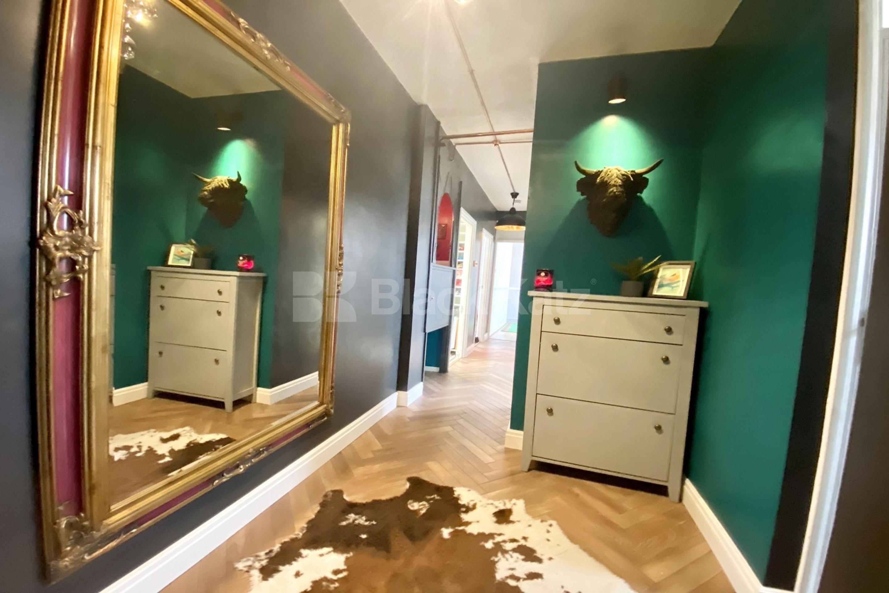 A very generous top floor apartment & superbly located   Neckinger Enid street , London Bridge / Bermondsey   SE16